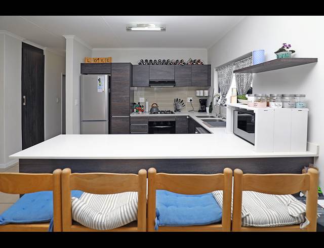 2 BEDROOM APARTMENT FOR SALE IN GREENSTONE HILL